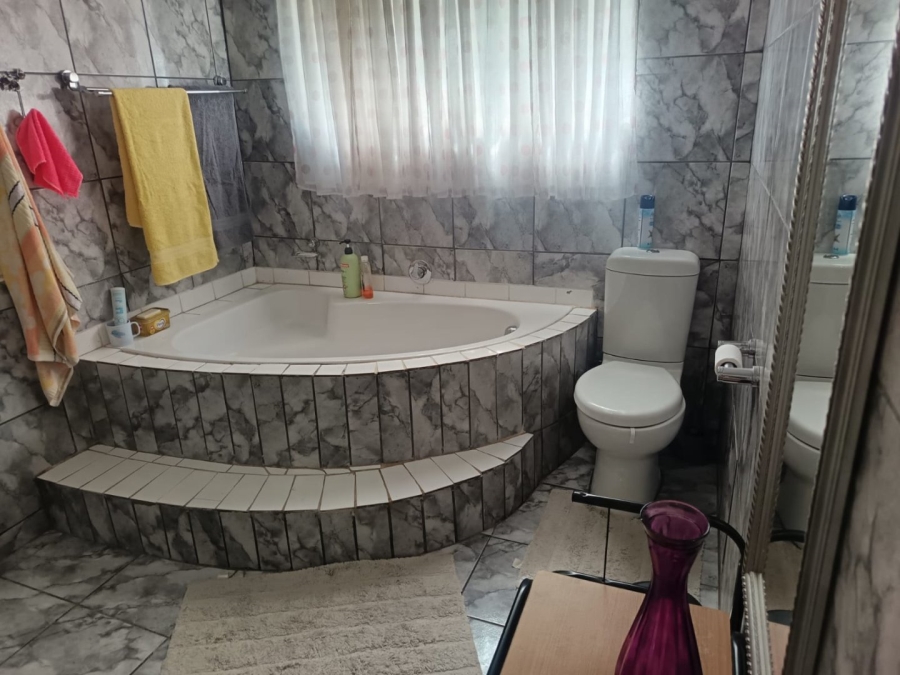 5 Bedroom Property for Sale in Carters Glen Northern Cape
